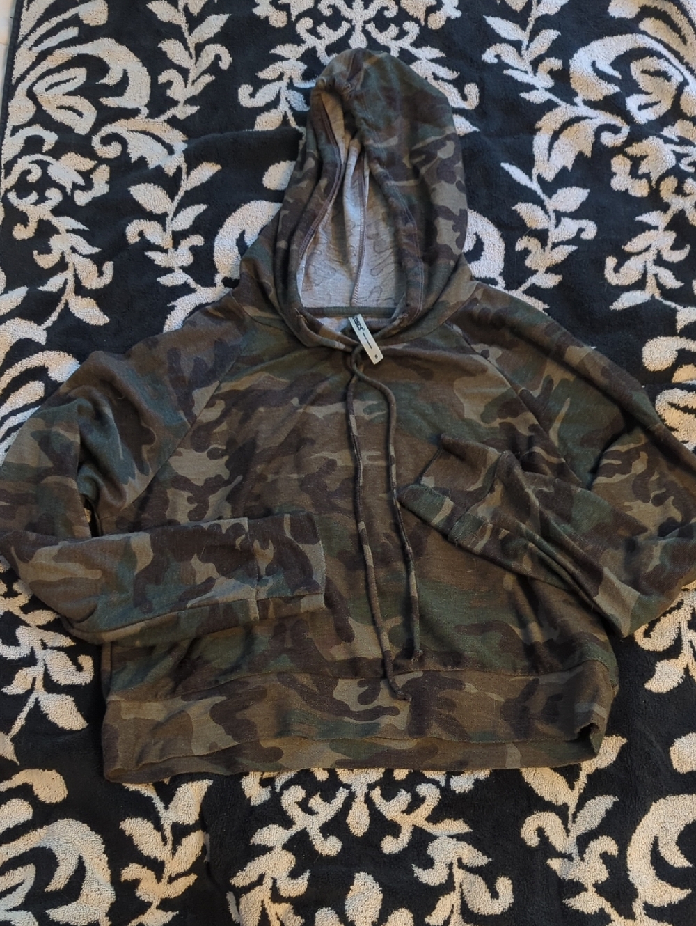 Tresics Lightweight Cropped Camo Pullover Hoodie, Dark Camo Militant Vibe Size S